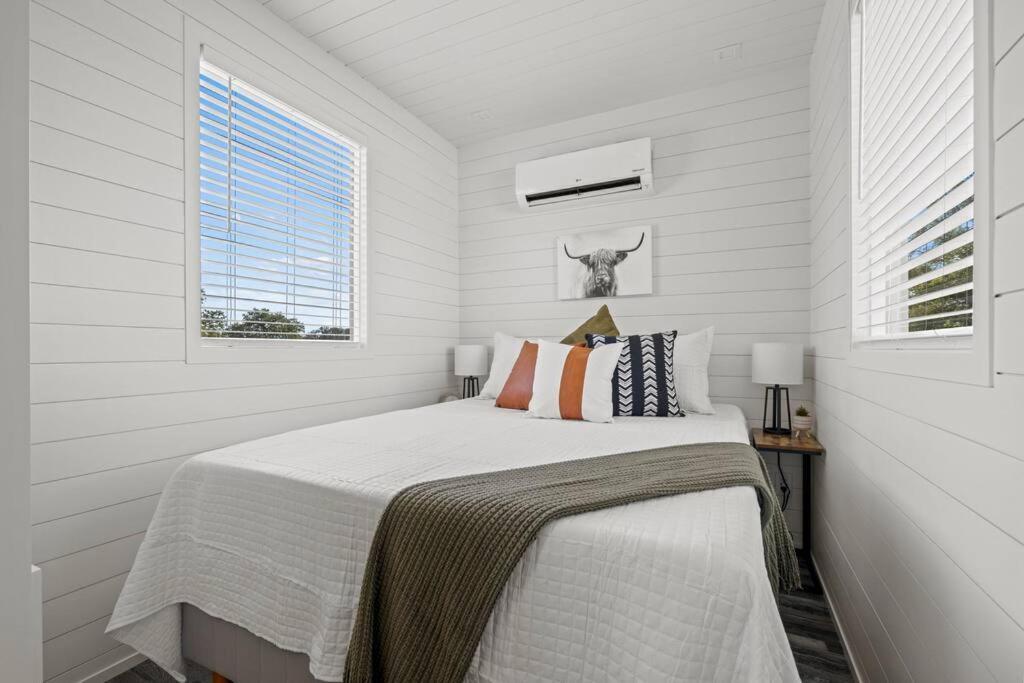 New! The Texas Longhorn-Luxury Container Home Фредериксберг Экстерьер фото