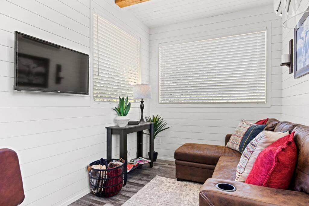 New! The Texas Longhorn-Luxury Container Home Фредериксберг Экстерьер фото