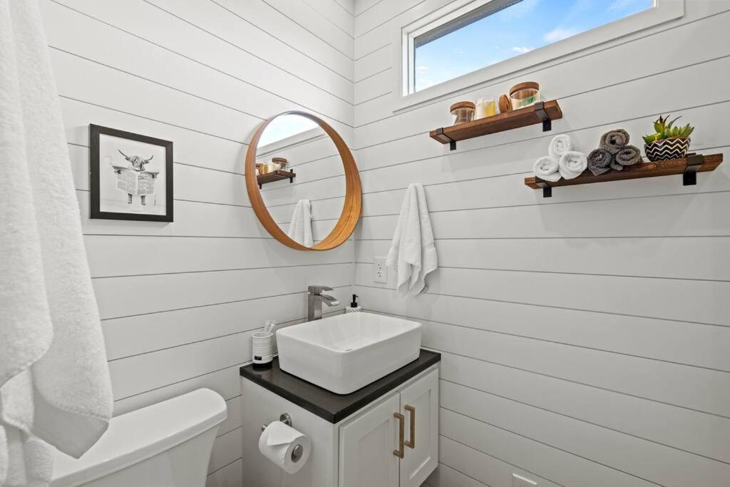 New! The Texas Longhorn-Luxury Container Home Фредериксберг Экстерьер фото